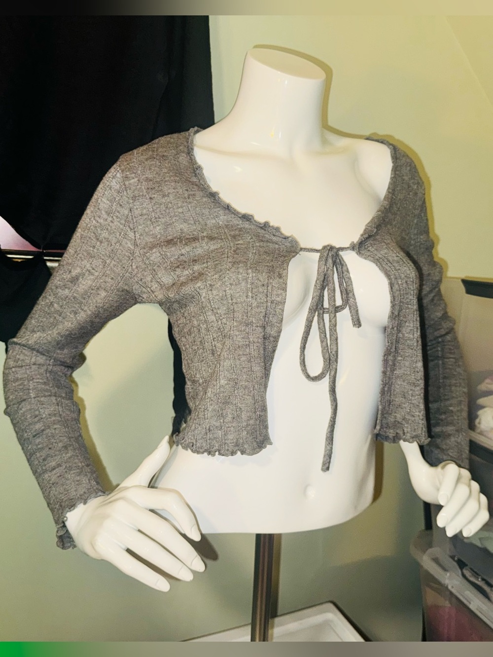 👑 Size Xsmall gaze Light Gray Ribbed Tie-Front Crop Top